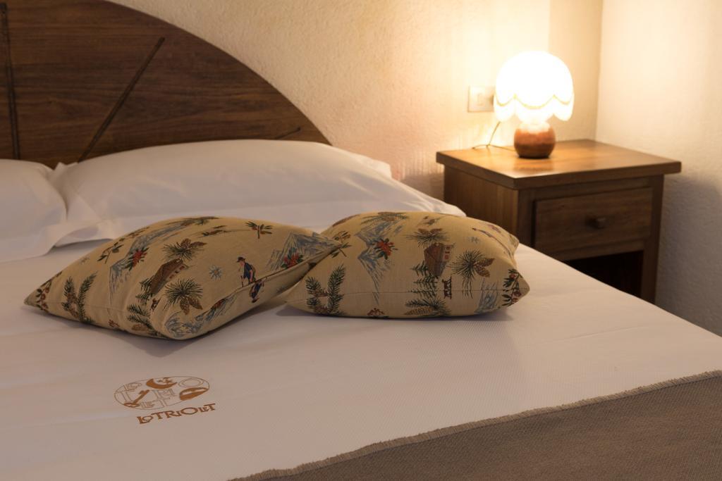Maison Lo Triolet Introd Bagian luar foto